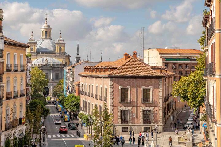 10 Ways for Solo Travellers to Experience Madrid like a Local